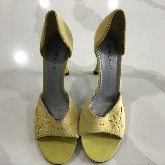 BCBGirls Yellow Suede 6.5 Heel - Picture 5 of 5